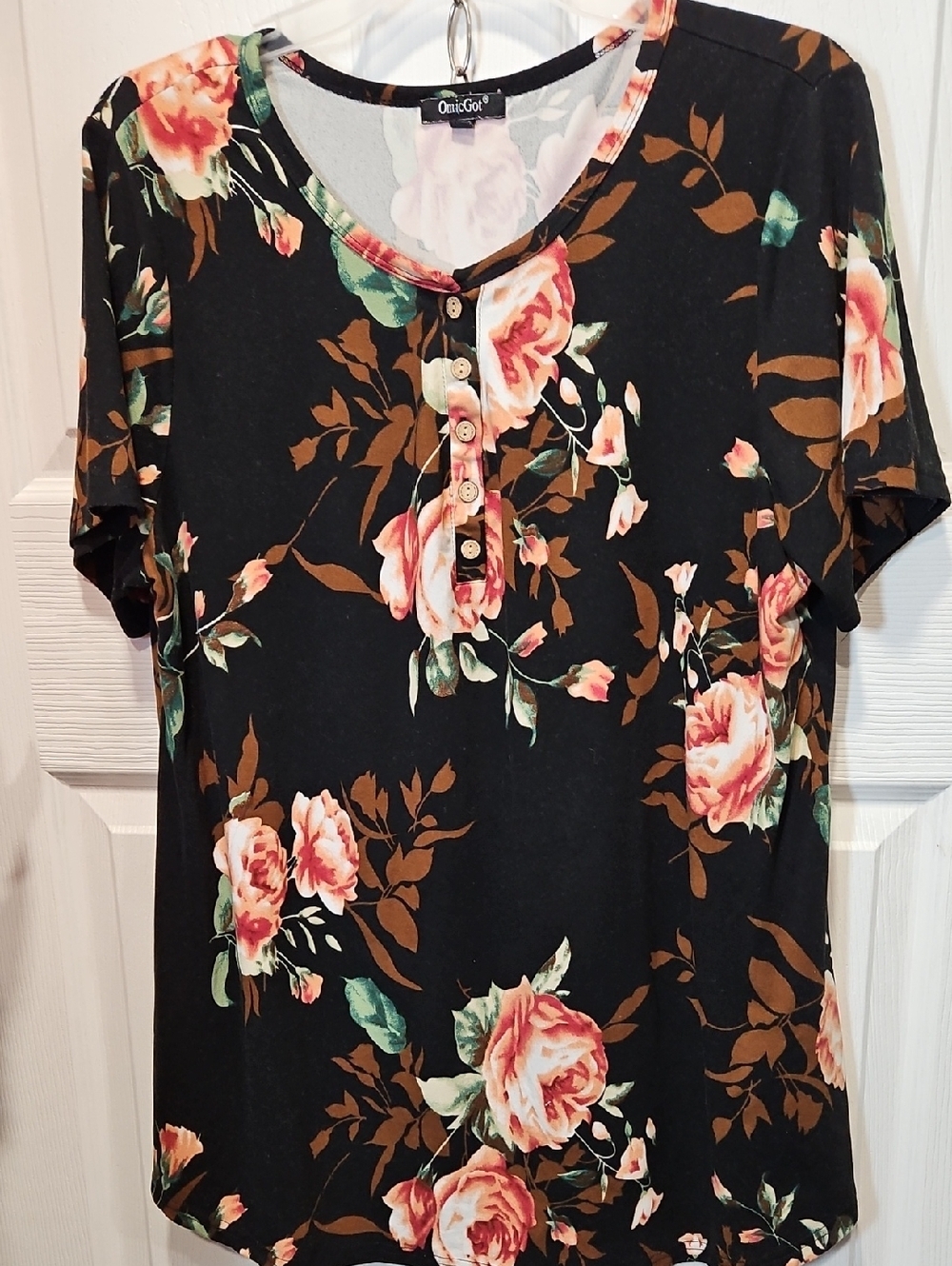 Floral Henley Short Sleeve Tee in Black and Pink
